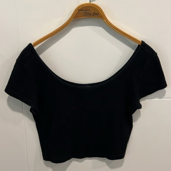 Mossimo black crop top size medium - Picture 2 of 7